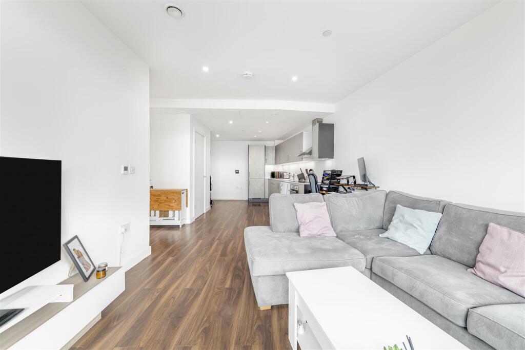 Reception - Kitchen, Elmbridge House, Eden Harper 