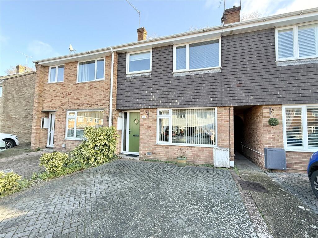 Lynwood Drive, Mytchett, Camberley, Surrey, GU16