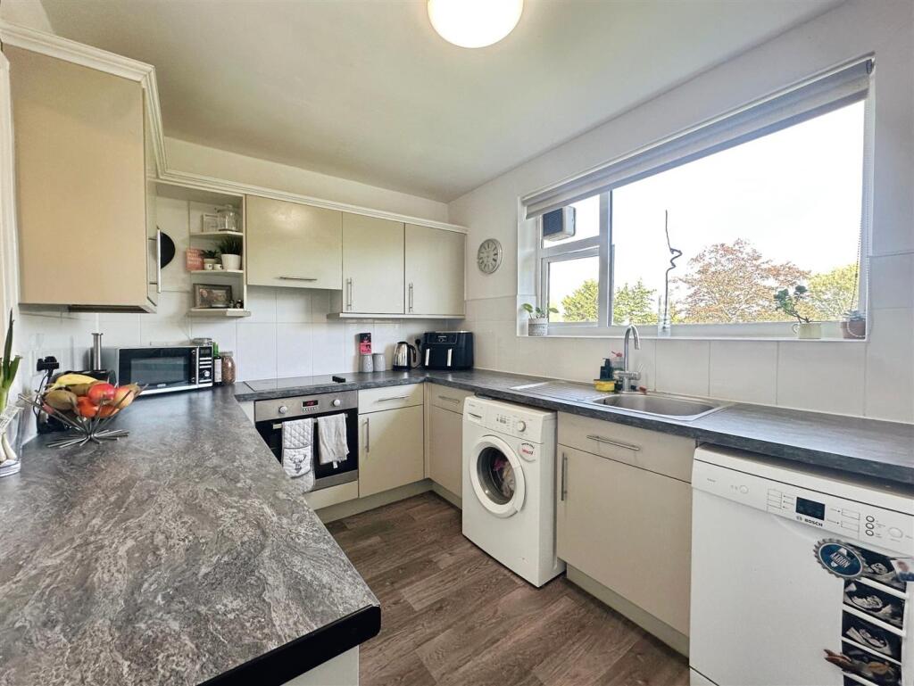 c61a66d9--4343-81E0-8954ED0F2308-36958-00000CCAC44