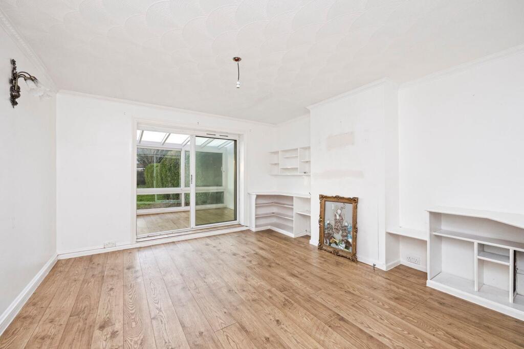 Amberley Drive 128 LIVING ROOM.jpeg