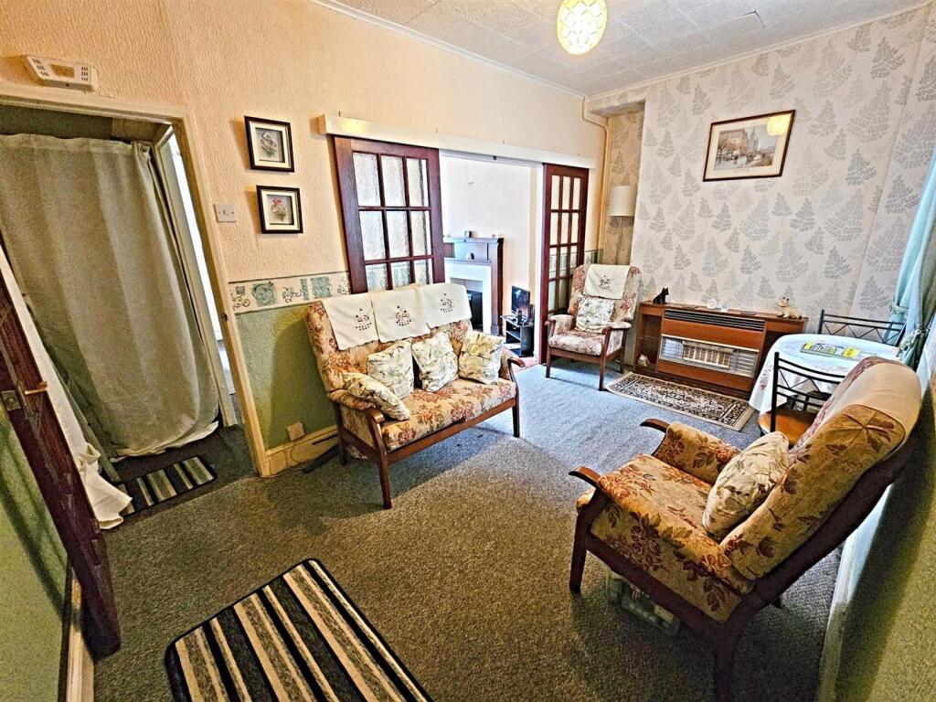 iving Room
