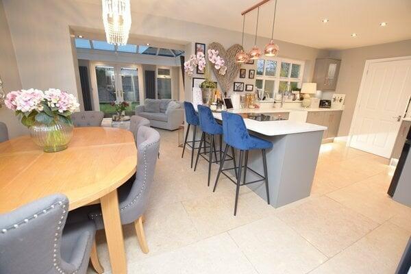 open plan kitchen/diner