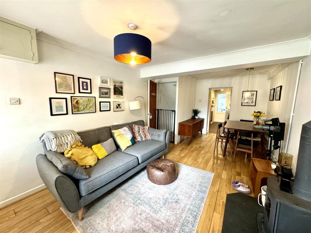 LOUNGE/DINING ROOM