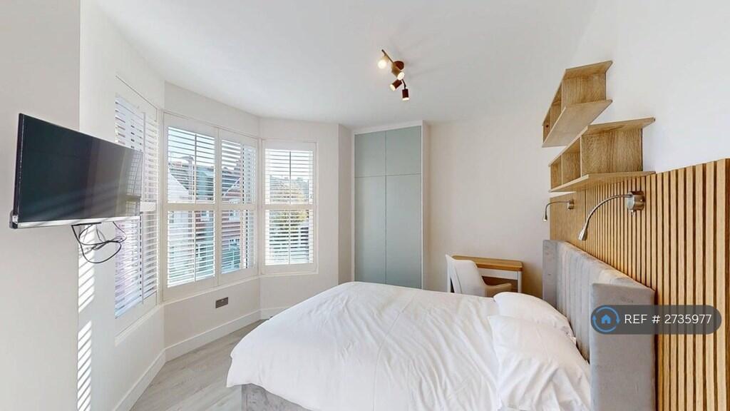 Ensuite Bedroom 4  &amp; Tea Station