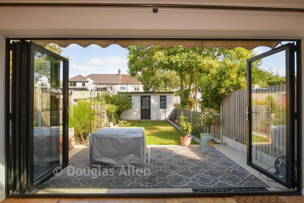 External Lifestyle Photograph