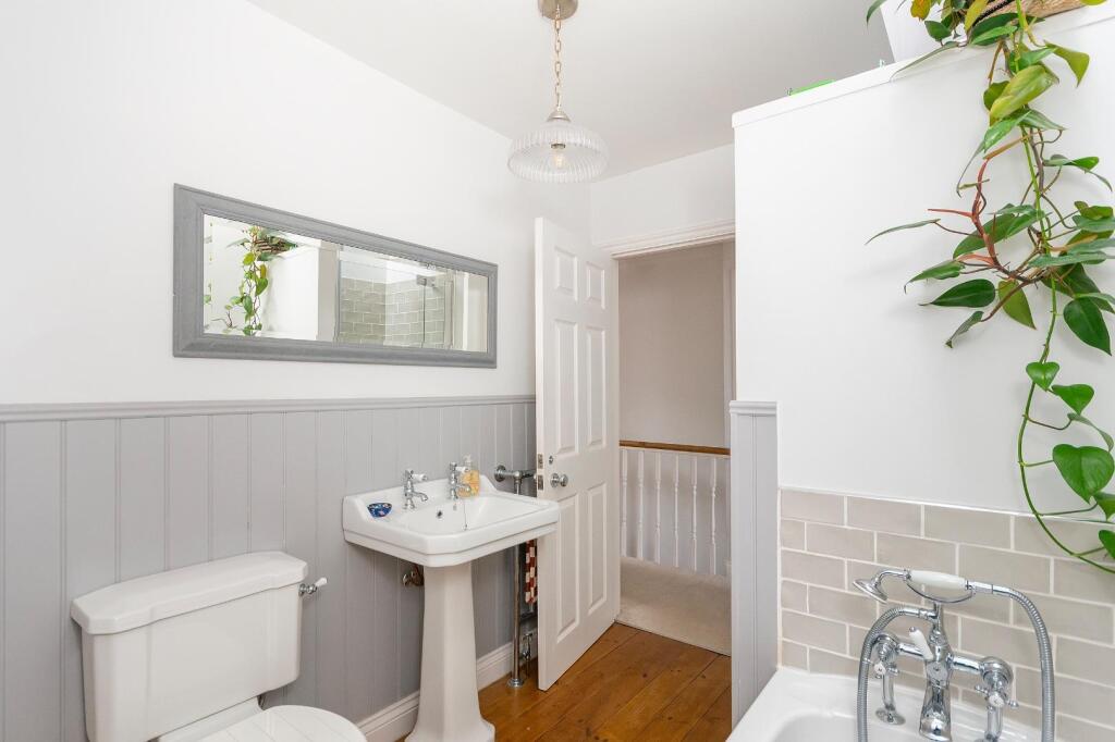 1I1RSE - Bathroom A.jpg