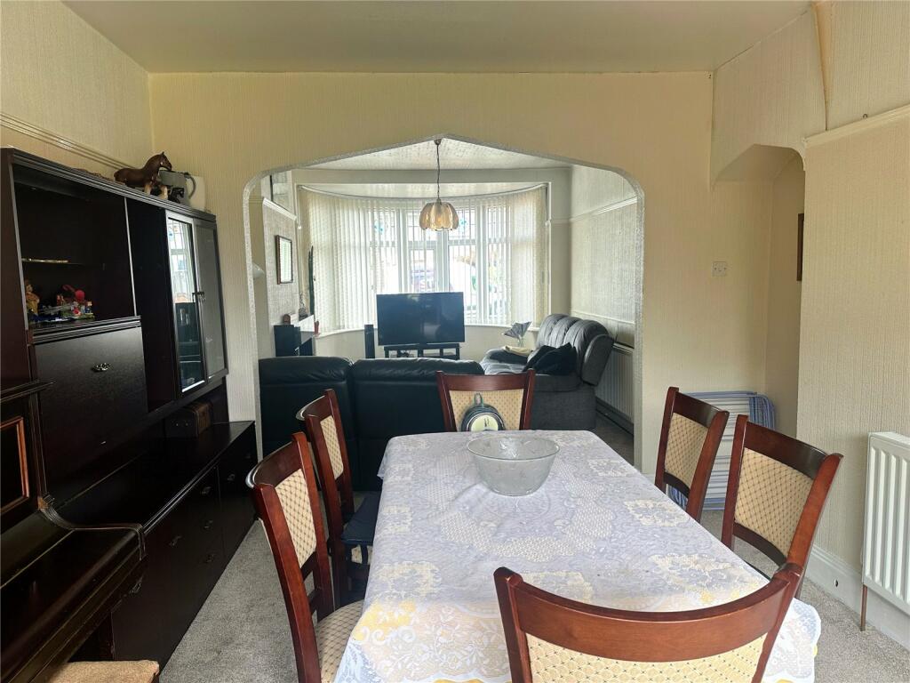 Lounge/ Dining Room