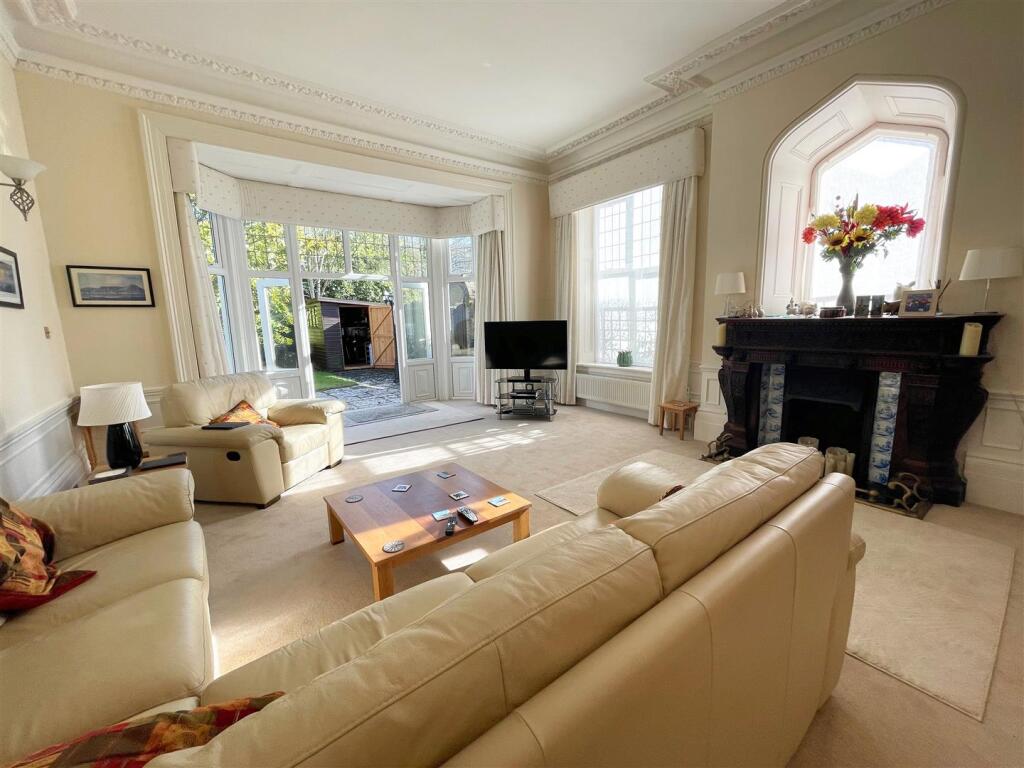 Sitting Room 1.jpg