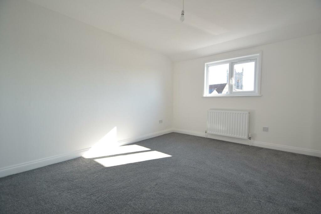 Church View flat bedroom.JPG