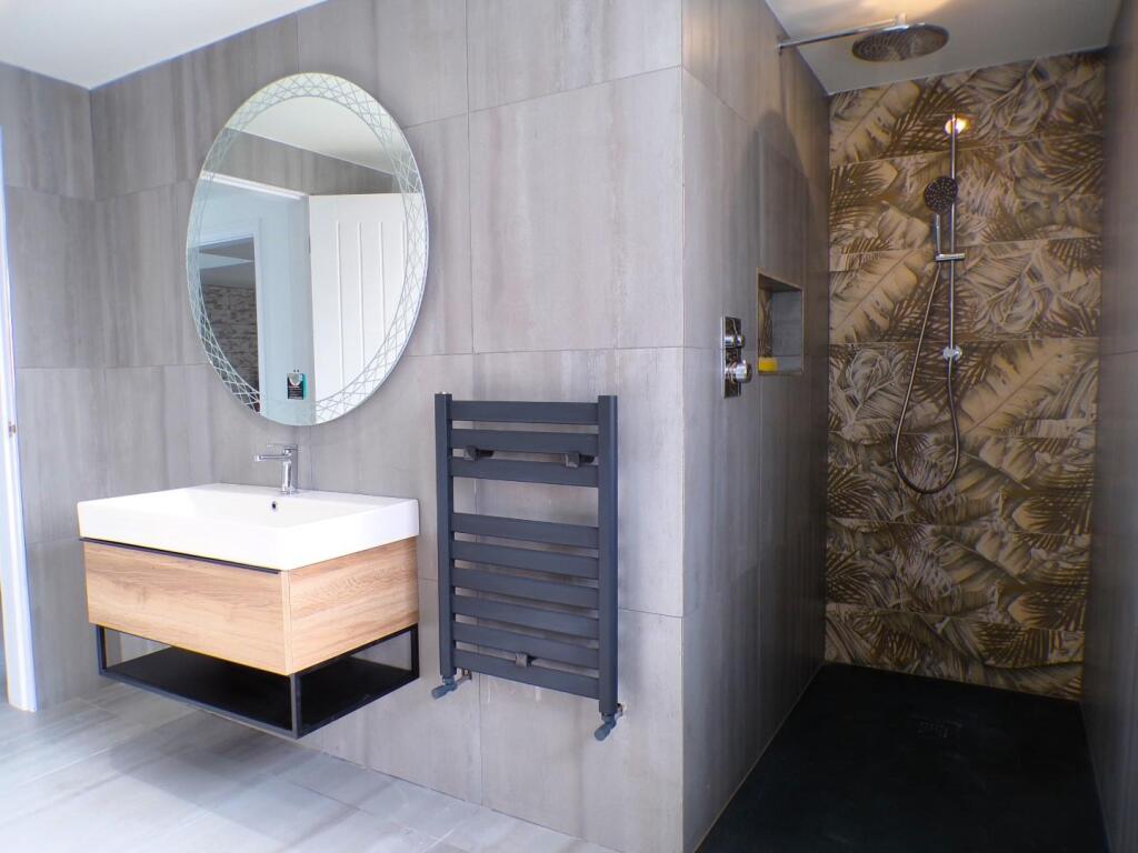 WillowsDv32bath2.JPG