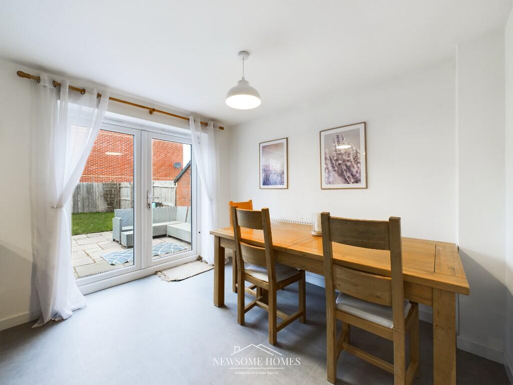 Kitchen/ Dining Room
