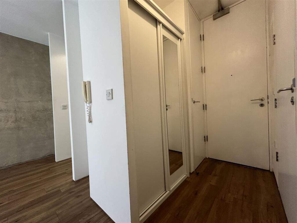 Hallway.jpeg