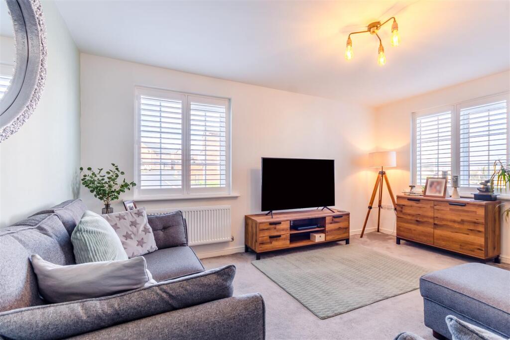 8637806-interior04v2.jpg