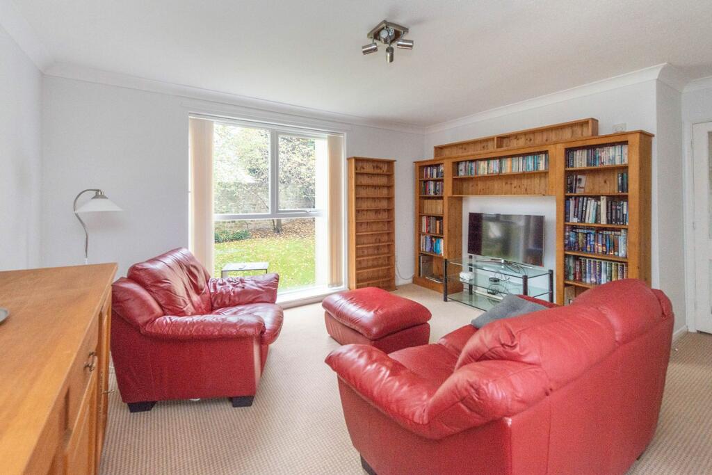 KITCHEN DINER AND LOUNGE