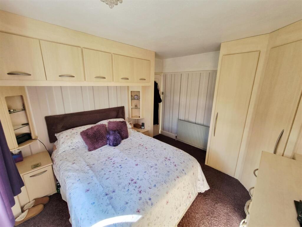 Bed 1.jpg