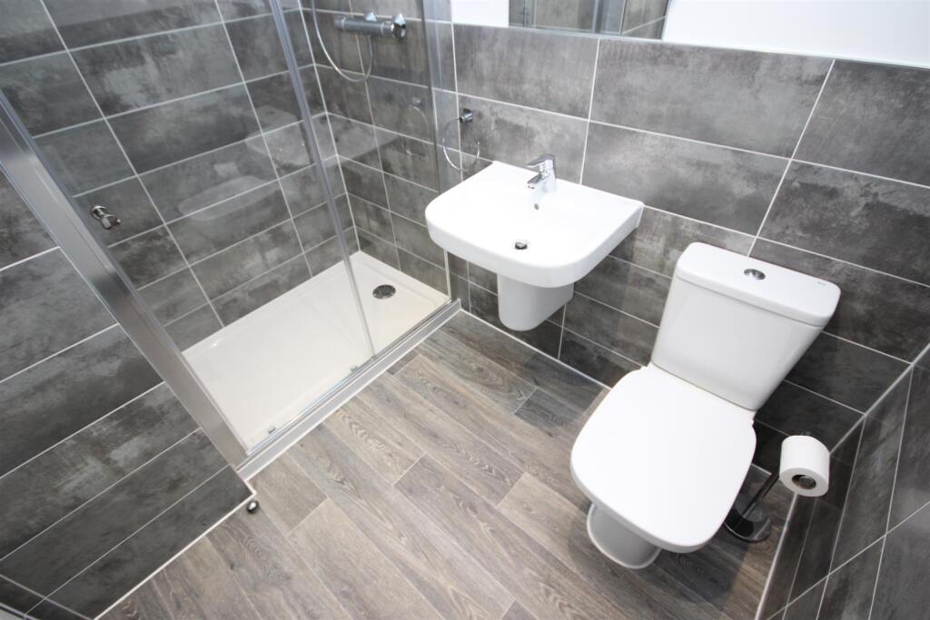 Ensuite.JPG