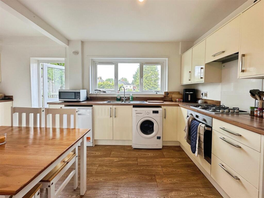 07e999f2--4A84-8ED5-F99F07C6AC79-19658-000008E985F