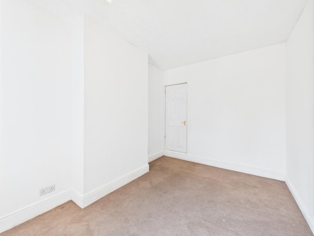 CAM04825G0-PR0162-STILL004