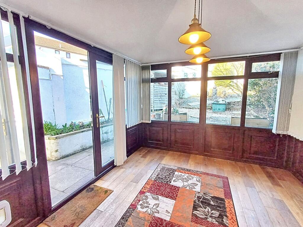 Conservatory and dining room