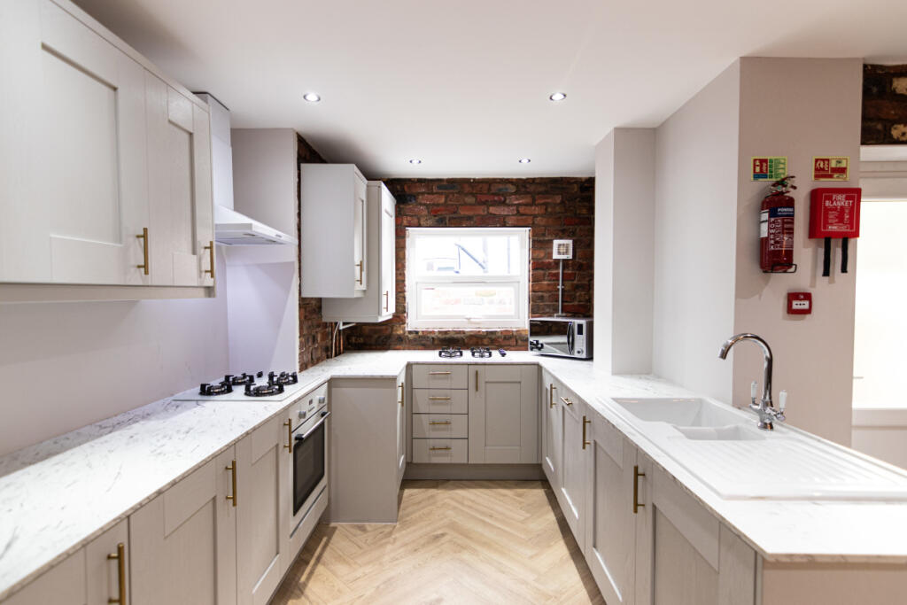 20HR Living Area / Kitchen