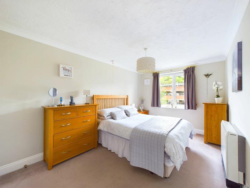DOUBLE BEDROOM
