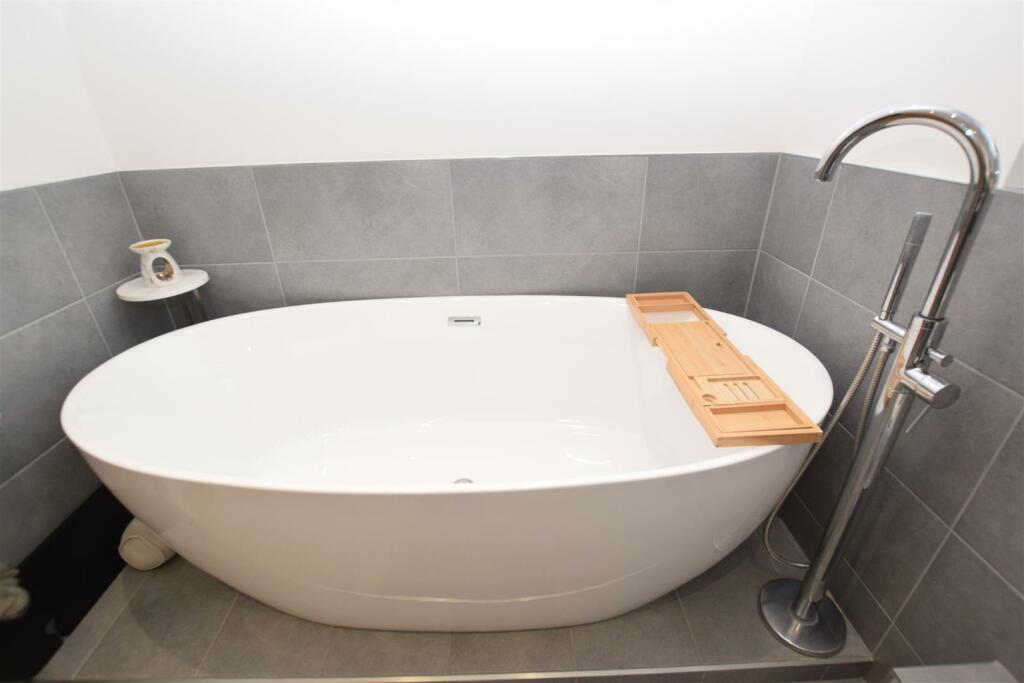 FREE STANDING BATH