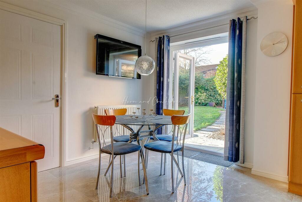 Ragnall Close, Thornhill, HernCrabtree (1).jpg