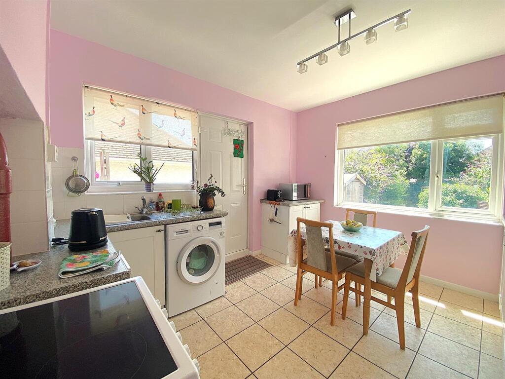 10 Claxton Rd - Kitchen3.jpg