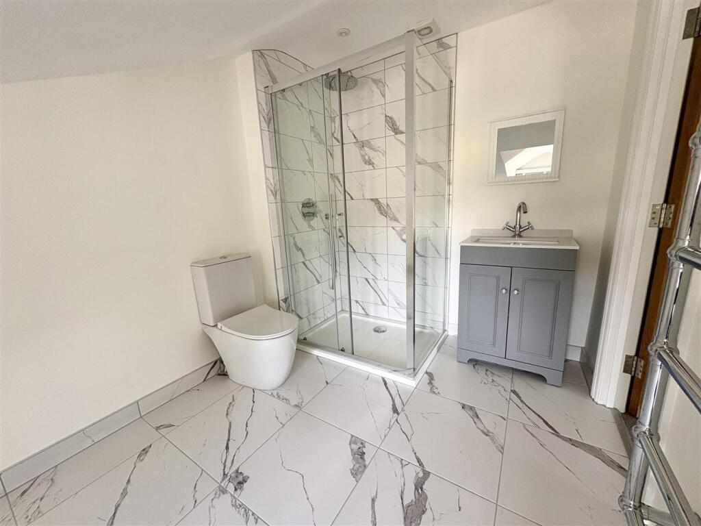 ensuite b2.jpg