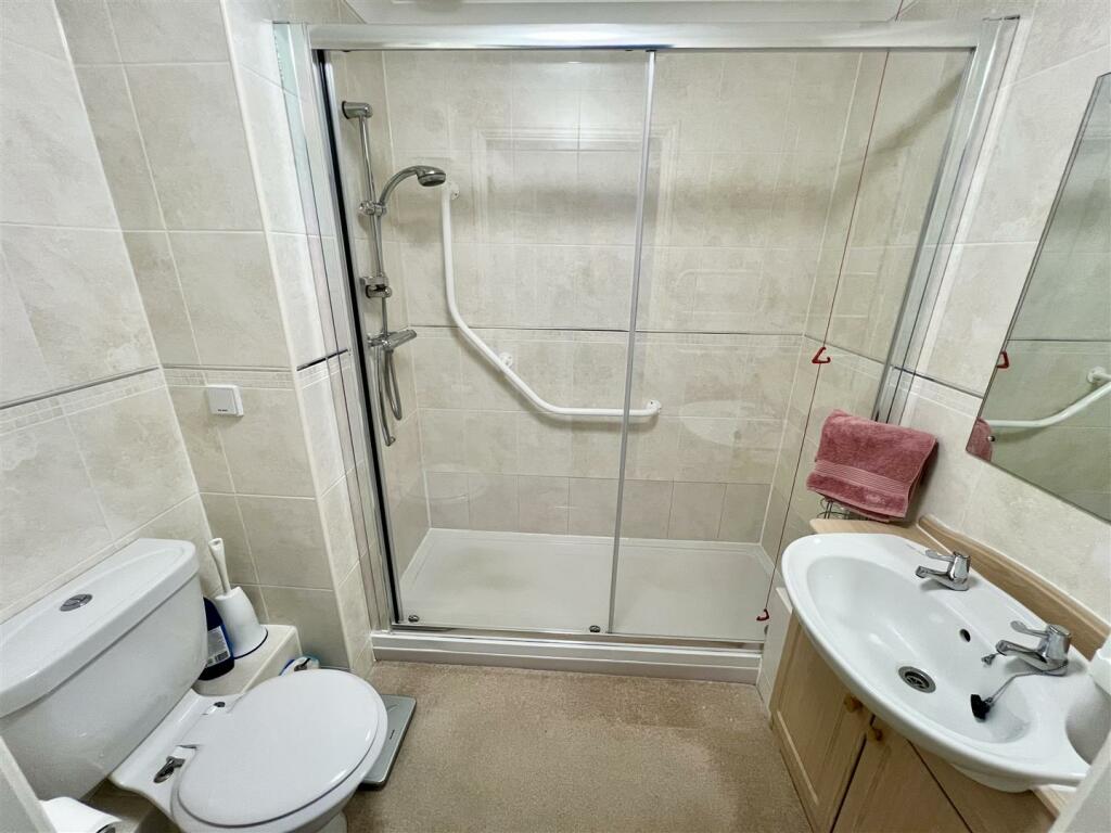SHOWER ROOM