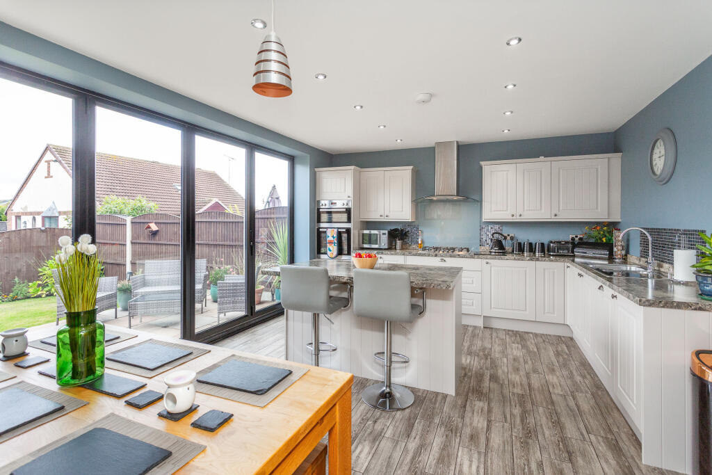 kitchen/dining room a