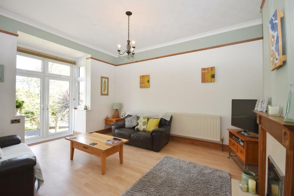 SITTING ROOM.JPG