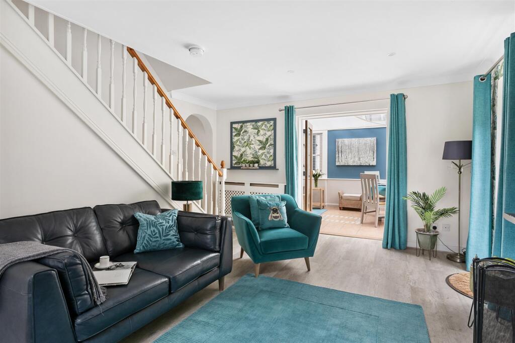 Mallock Cottage lounge.jpg