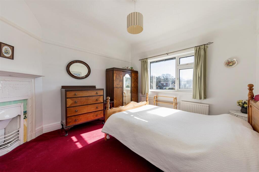 Sheredan Road, E4
