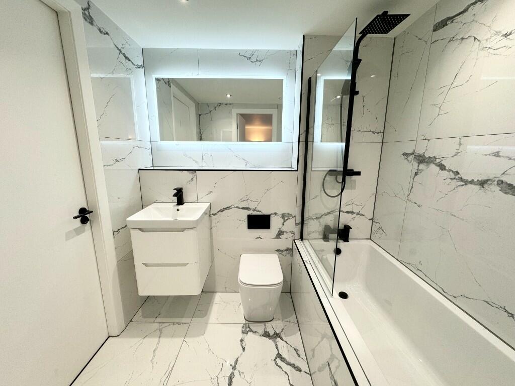 BATHROOM 2