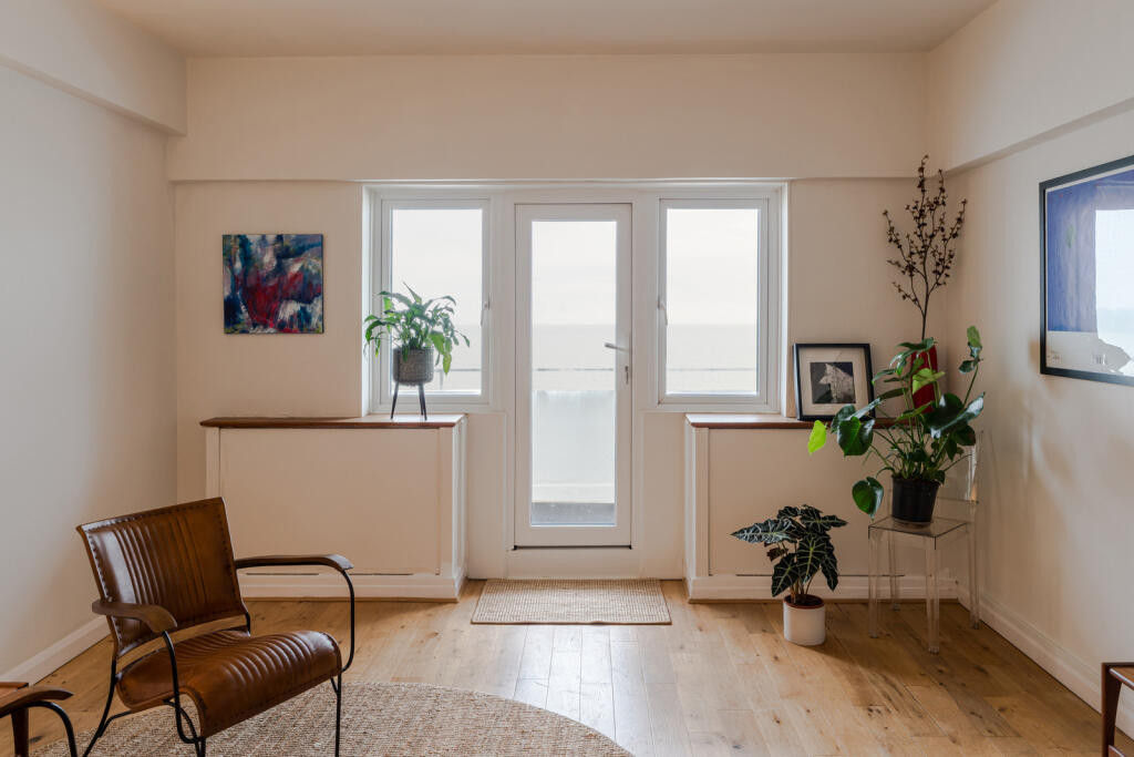 264680 - 56 Marine Court-3.jpg