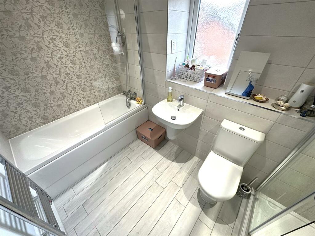 FOUR-PIECE Family Bathroom 533