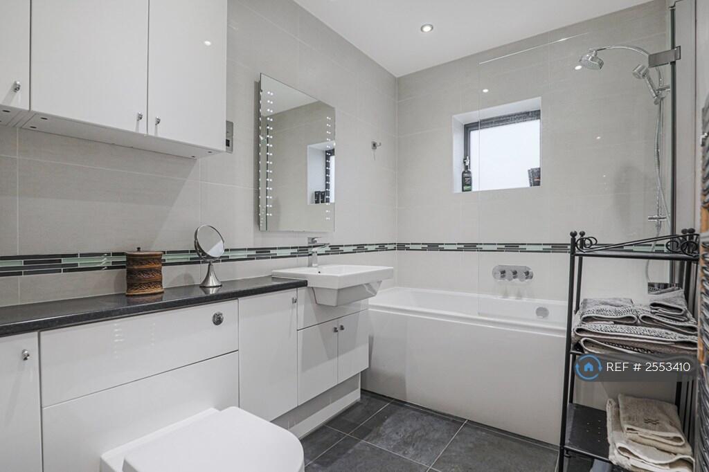 Contemporary Main Bathroom