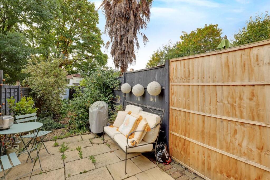 08-2f2cJHPropWorld - 96 Queenswood Road - 37-mediu