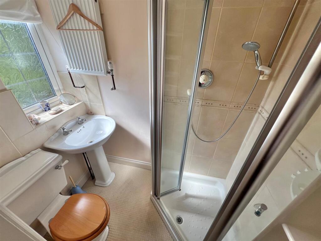 En-suite 1.jpg