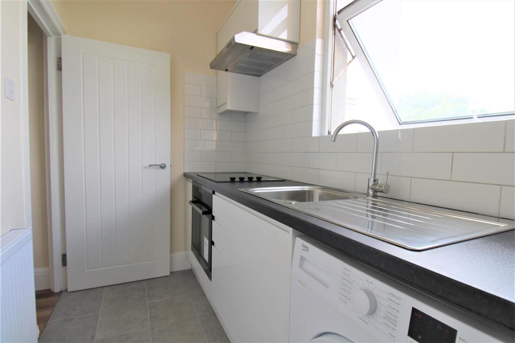 Kitchen 02.jpg