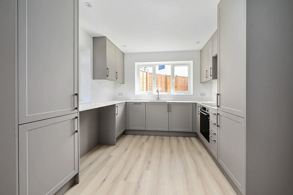 276a Beaulieu Gar...