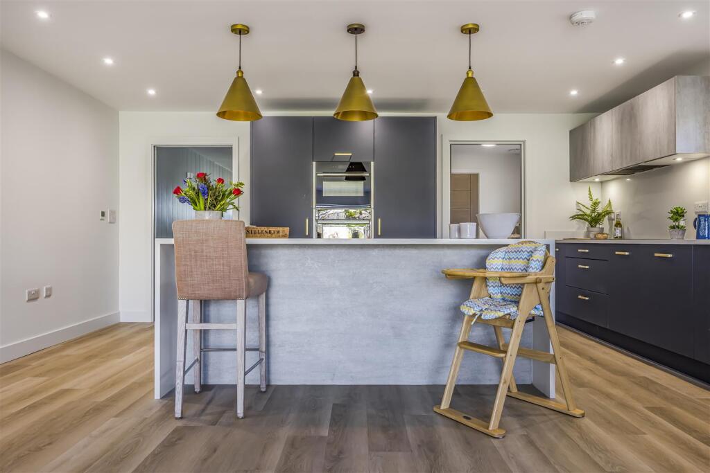 43 East Bracklesham Drive, Bracklesham Bay-Portico