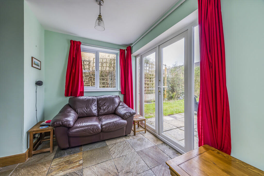 33 Gladstone Road...