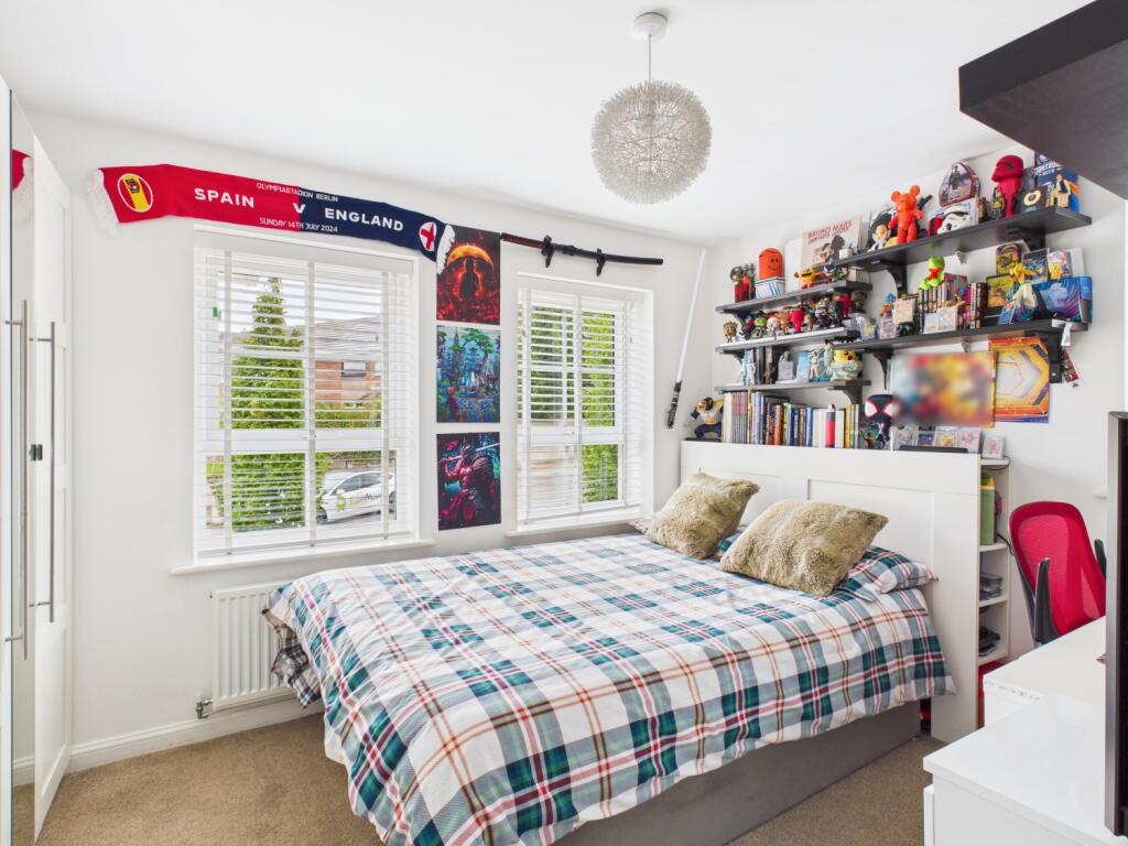 CAM03729G0-PR0130-STILL026