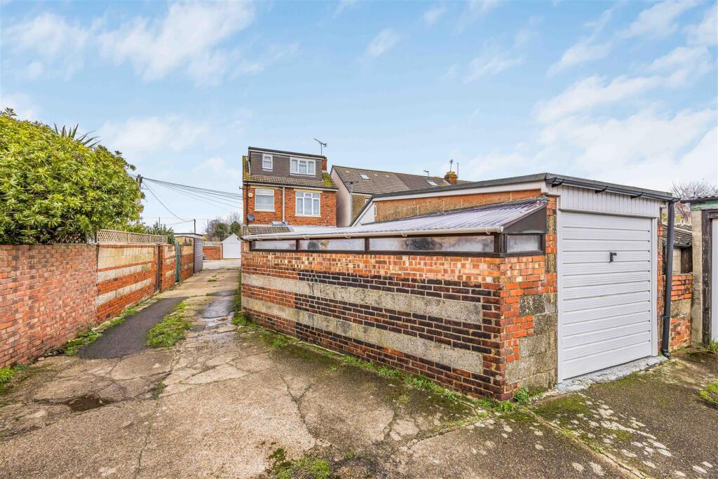 2A Wesley Grove, Copnor-Small-PorticoMarketing-Sol