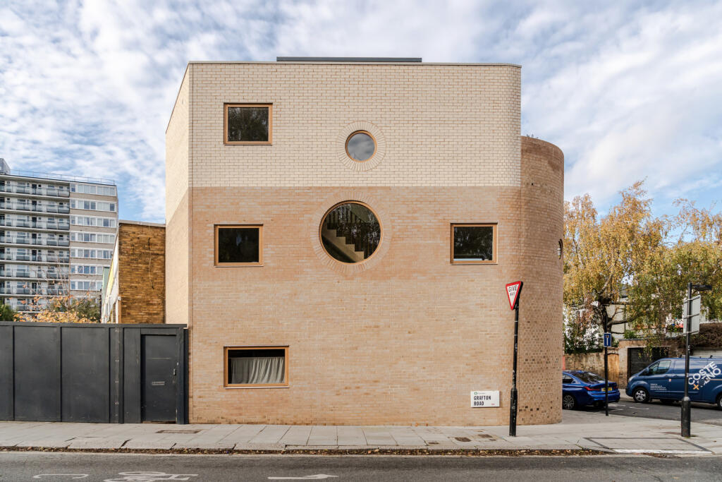 319659 - a0OP6000003WmJ7MAK_N94.jpg