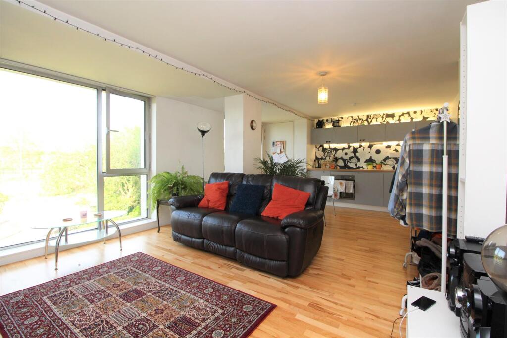 RECEPTION KITCHEN 1 .jpg