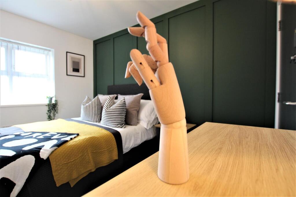 Room 7.JPG
