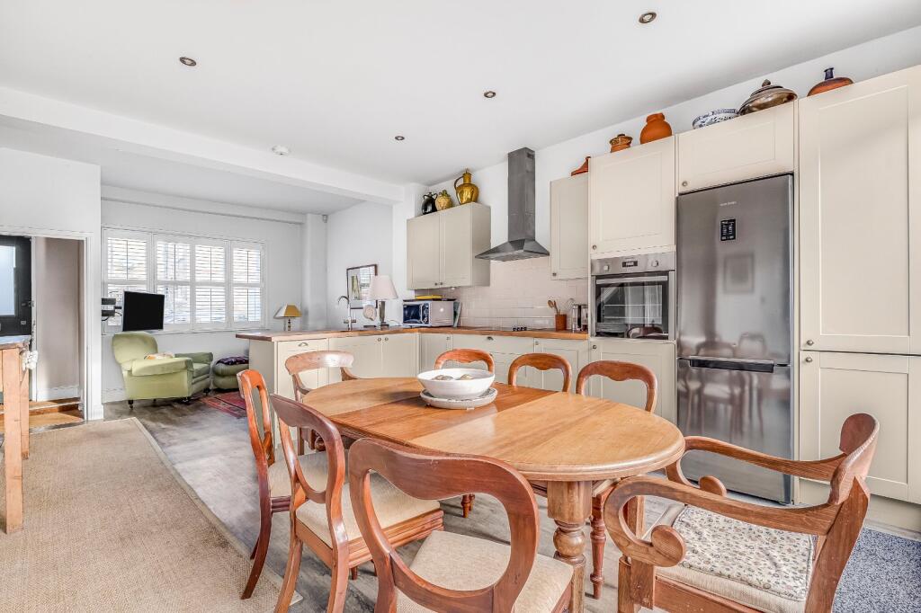 Eat-In Kitchen